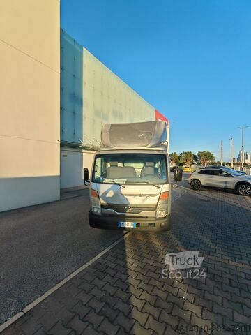 Tovornjak s samooskrbnim vozilom Nissan Cabstar