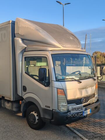 Tovornjak s samooskrbnim vozilom Nissan Cabstar