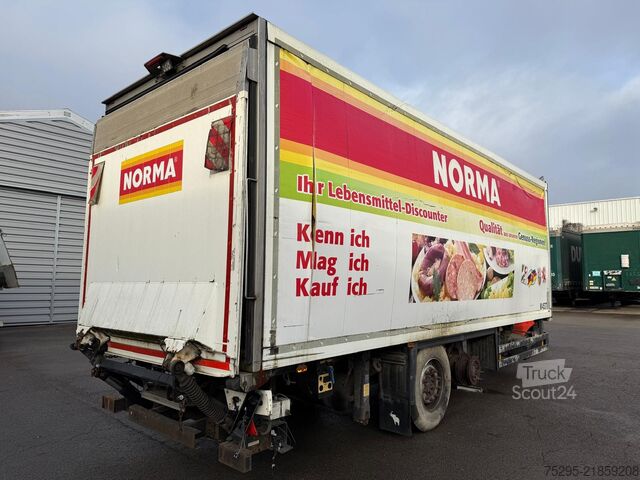 Hyötyajoneuvo Schmitz Cargobull 2 Achs Tandem Koffer Durchladesystem LBW defekt