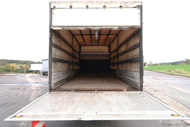 Cajas abiertas/Toldos MAN 12.240 BL