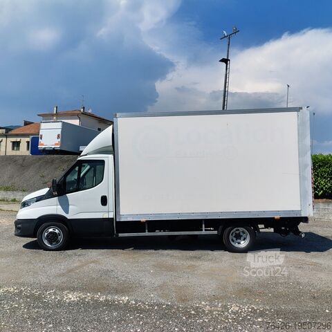 Furgone box con pedana idraulica Iveco Daily 35 160