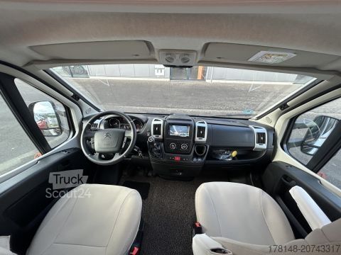 Ημιενσωματωμένο αυτοκινούμενο τροχόσπιτο Bürstner Limited T 660