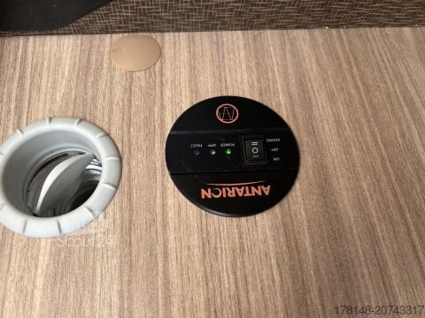 Ημιενσωματωμένο αυτοκινούμενο τροχόσπιτο Bürstner Limited T 660