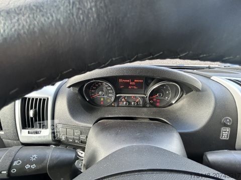 Ημιενσωματωμένο αυτοκινούμενο τροχόσπιτο Bürstner Limited T 660