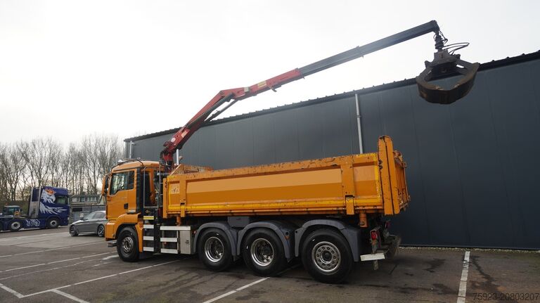 Camion-grue MAN TGS 35.440 8X4 2 SIDE TIPPER WITH HMF Z 1943 CR...