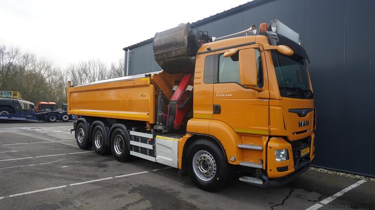 Camion-grue MAN TGS 35.440 8X4 2 SIDE TIPPER WITH HMF Z 1943 CR...