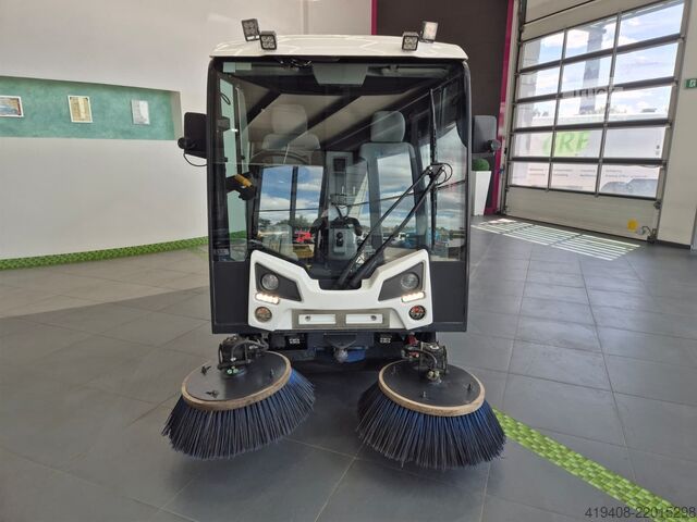 Подметально-уборочная машина Johnston C200 SWEEPER / 1 OWNER / LOW MTH