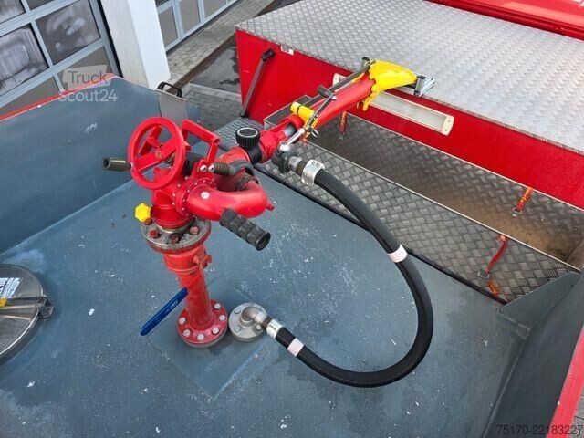 MAN LE 8.150 hasiace vozidlo s penovým hasiacim zariadením SLF25/25 MAN LE 8.150 Feuerwehr Schaum-Löschfahrzeug SLF25/25