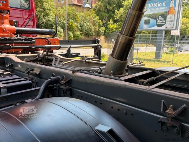 Kuorma-autoon asennettu nosturi MERCEDES-BENZ Axor 1833 4x4 Kipper Kran 17m FUNK AHK