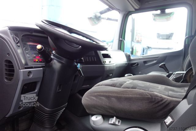 Camion cu platformă și prelată MERCEDES-BENZ 922 L  Schiebeplane