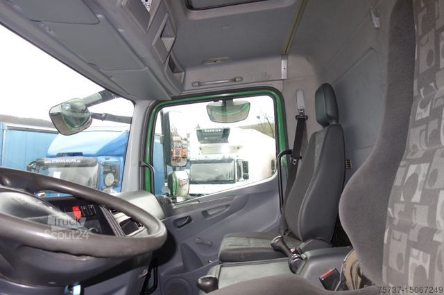 Camion cu platformă și prelată MERCEDES-BENZ 922 L  Schiebeplane