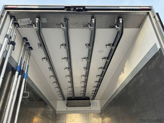 Kühlkoffer-LKW Rohrbahnen Mercedes-Benz Atego 1627L 4-Fleisch-Rohrbahnen T-1000