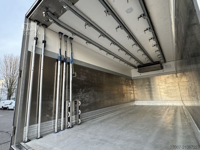 Kühlkoffer-LKW Rohrbahnen Mercedes-Benz Atego 1627L 4-Fleisch-Rohrbahnen T-1000