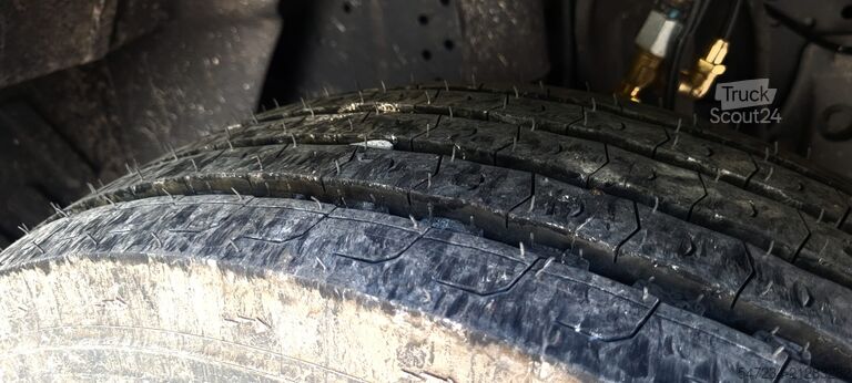 Camión caja MERCEDES BENZ 818 4X2 SAXAS 180HP AUTOMATICO