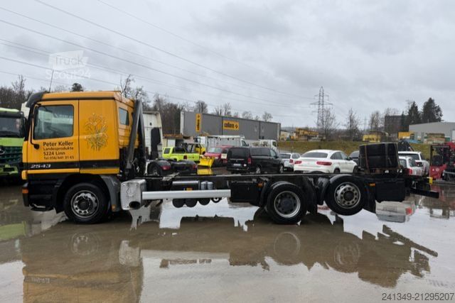 Camion porte-caisses amovibles MERCEDES-BENZ Actros 2543 6x2