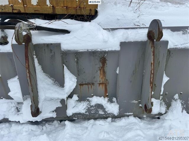 Schaufel Holms sanding bucket with BM mount.