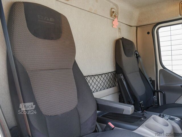 Škatlasti tovornjak DAF LF 220 12t SAXAS KOFFER + ANHÄNGER MOESLEIN AHK