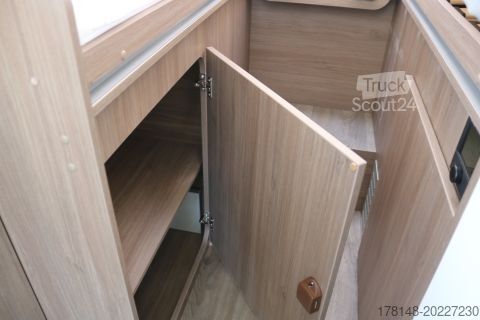 Halvintegreret autocamper Carado VAN V 337