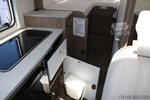 Halvintegreret autocamper Carado VAN V 337
