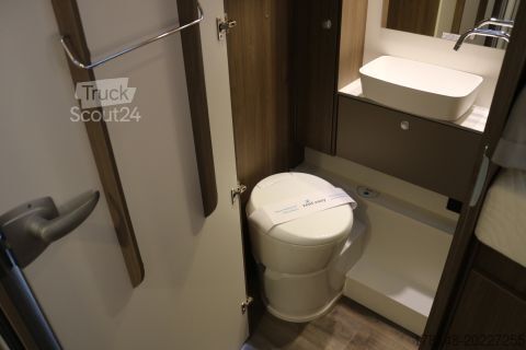 Integroitu matkailuauto Carado I 447