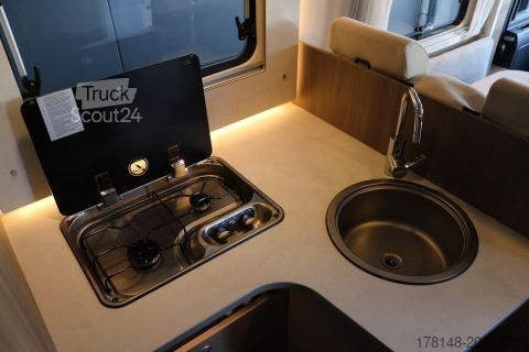 Integroitu matkailuauto Carado I 447