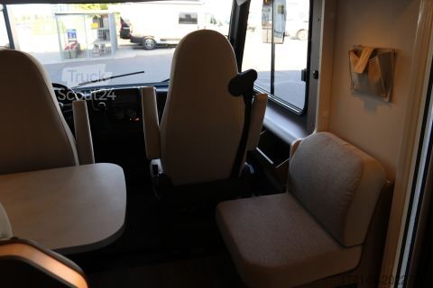 Integroitu matkailuauto Carado I 447