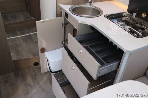 Autocaravana semi-integrada Carado T 457