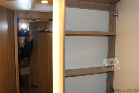 Autocaravana semi-integrada Bürstner Limited T 727 G