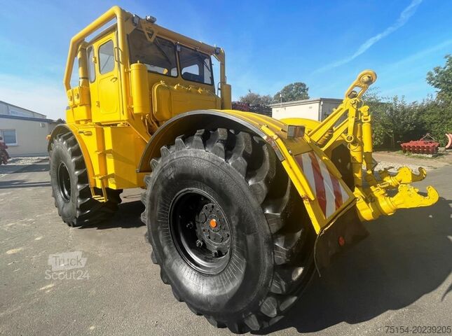 Tracteur Kirovets K700A V8