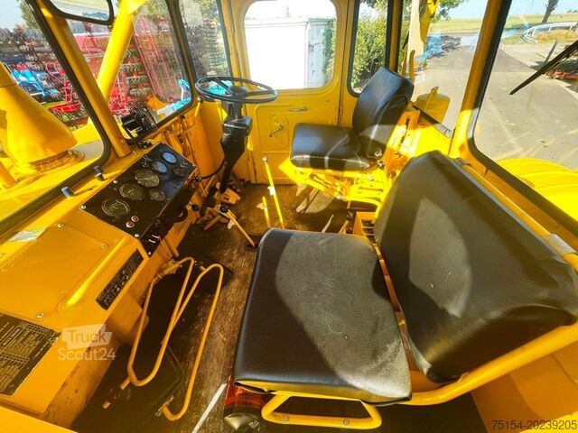 Tracteur Kirovets K700A V8