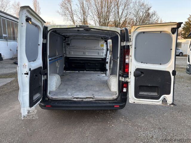 Skåpbil, navigation, klimatanläggning, 89 kW, nybesiktigad Renault Treafic L