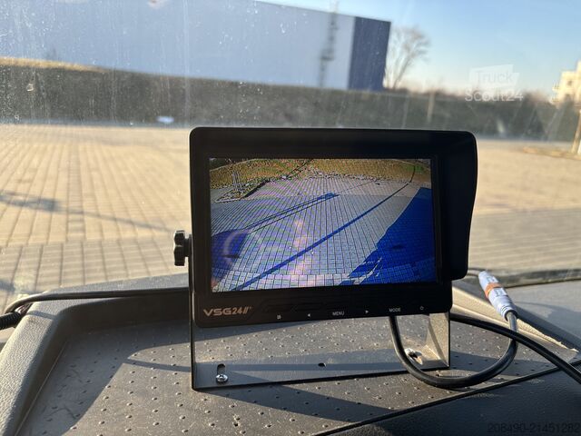 Nákladné vozidlo s boxovou nadstavbou / zdvíhacie čelo, vzduchové pruženie, ťažné zariadenie MAN TGL 12.220 BL