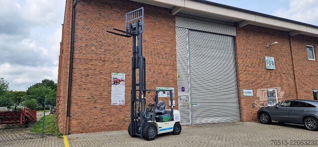 încărcător de curte Eurotrac FE30-Eco Elektro-Gabelstapler Lithium-Ba