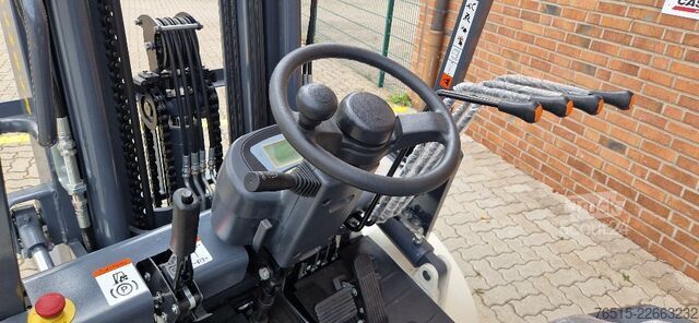 încărcător de curte Eurotrac FE30-Eco Elektro-Gabelstapler Lithium-Ba