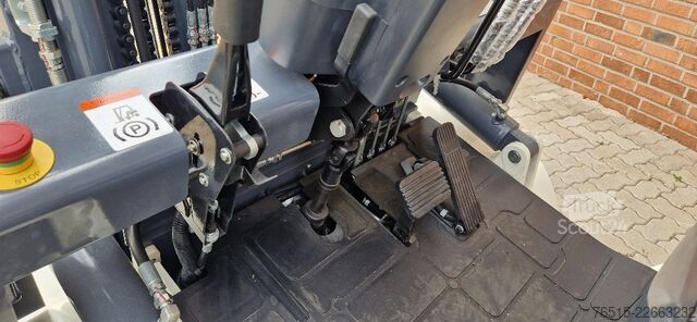 încărcător de curte Eurotrac FE30-Eco Elektro-Gabelstapler Lithium-Ba