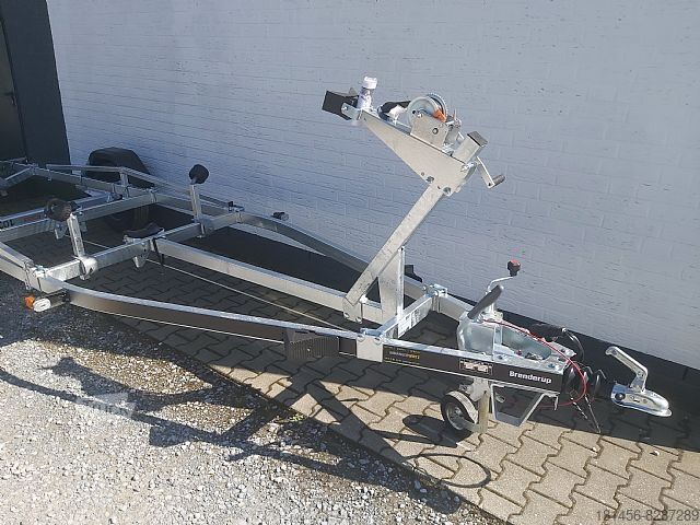 Причіп для човна Brenderup 100kmh 1300kg gebremst Boote bis 600cm