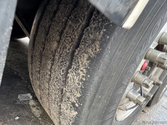 Judančios grindys Kraker 2X K-Force 92m3 Alcoa Durabright SAF Tyrepilot ...