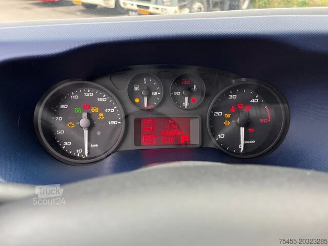 Fourgonnette Iveco Daily 35S16 - HI Matic - Klima - ( Many new par...