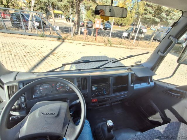Furgon skrzyniowy ISUZU M21