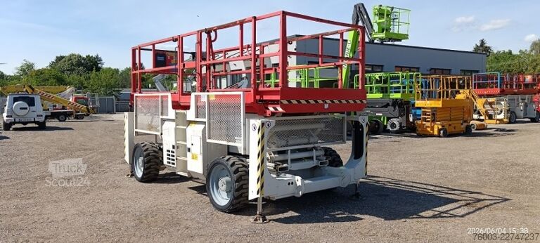 Plataforma de tesoura Genie GS3390 - 12,06 m - 4x4 - diesel