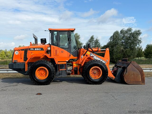 Radlader Doosan DL250-3