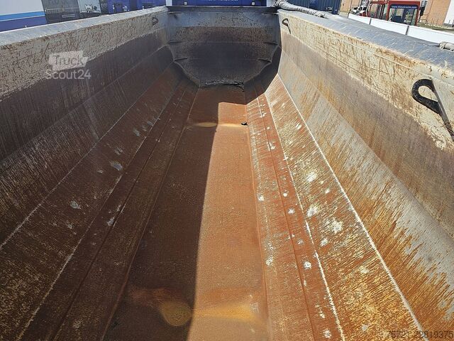 Tipper KASSBOHRER L1S0R123 HALFPIPE STEEL