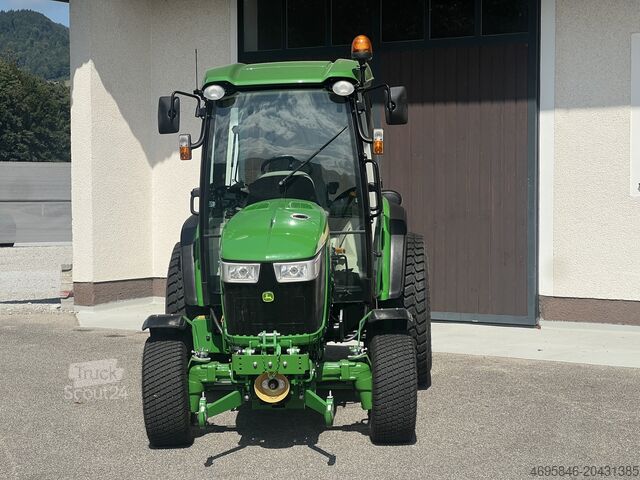 Συμπαγής ελκυστήρας John Deere 4066R