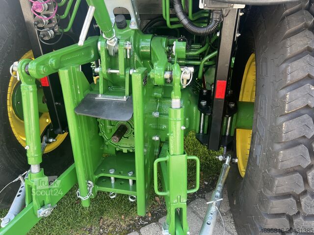 Συμπαγής ελκυστήρας John Deere 4066R