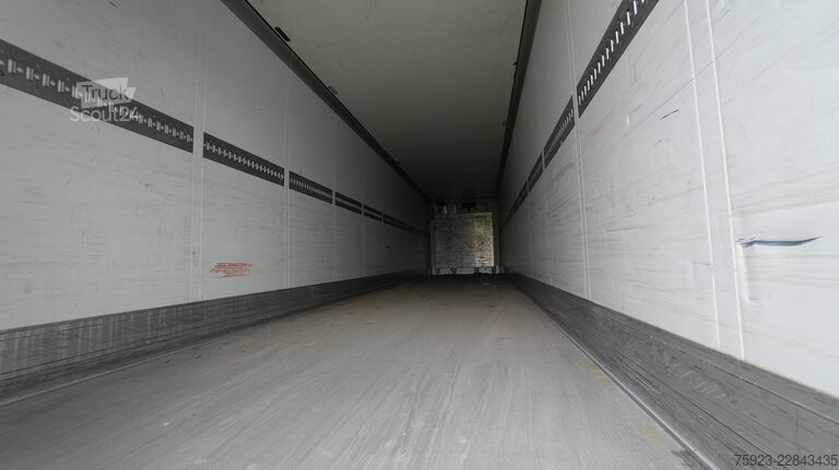 Chladená/mrazená preprava Schmitz Cargobull 3 AXLE FRIGO TRAILER WITH THERMO KING SLXi