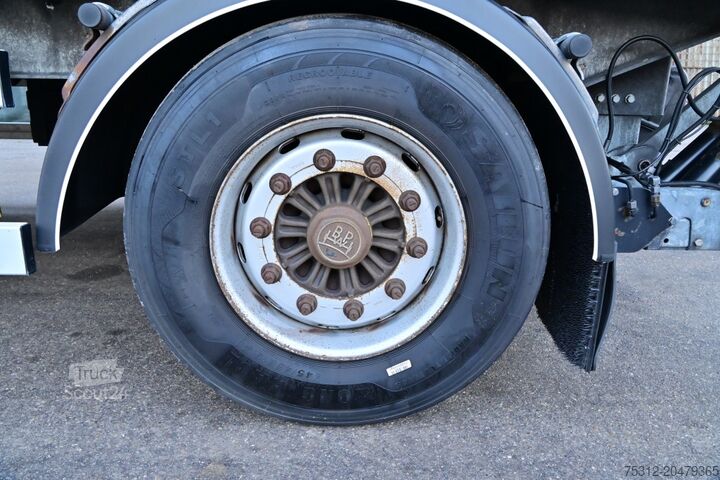 Box trailer  FAKA DS18  LBW Durchlader Reifen 60%