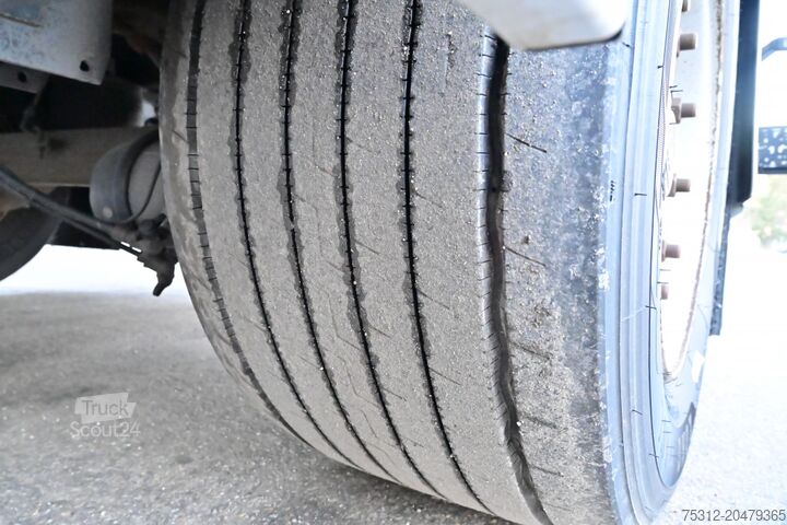 Box trailer  FAKA DS18  LBW Durchlader Reifen 60%