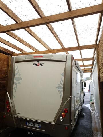 Camping-car intégré Pilote Explorateur G742 LCE