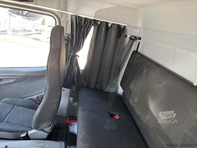 Chasis de furgoneta con plataforma elevadora Mercedes-Benz Atego 821 L, FFH 6 Sitzer