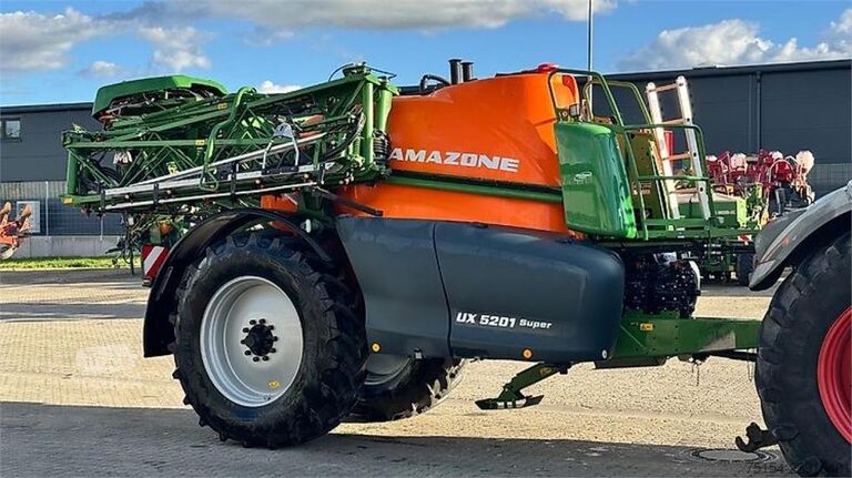Pulvérisateur agricole Amazone UX5201 Super 27m